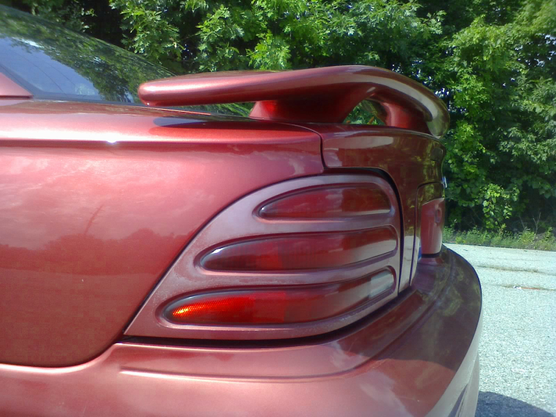 Horizontal tri-bar tail lamps: a 1994-’95 specific feature marking the last of the pushrod 302 GT models.